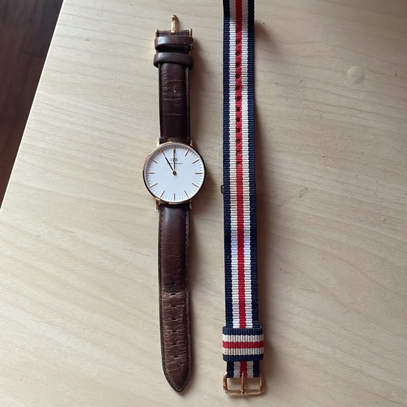Genuine Daniel Wellington watch with two authentic straps - Picture 3 of 8